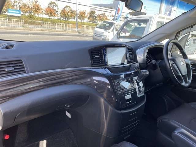 Nissan ELGRAND 2017-01 15471-11
