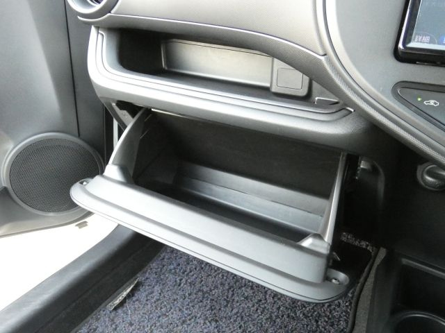 Toyota AQUA 2017-09 27067-13