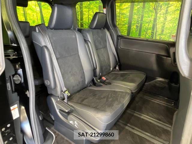 Toyota VOXY 2021-02 332719-9