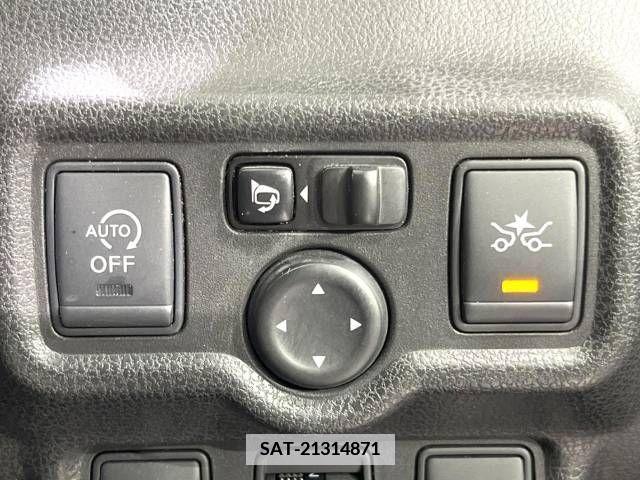 Nissan NOTE 2014-10 365461-4