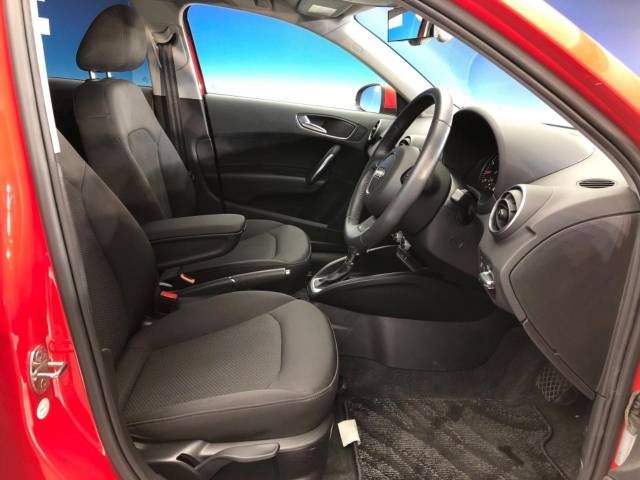 Audi A1 2013-12 17099-8
