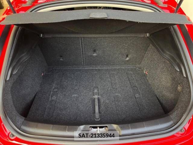 Volvo V40 2015-02 394881-11