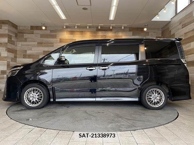 Toyota VOXY HYBRID 2018-12 339771-14