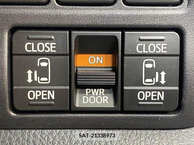 Toyota VOXY HYBRID 2018-12 339771-3