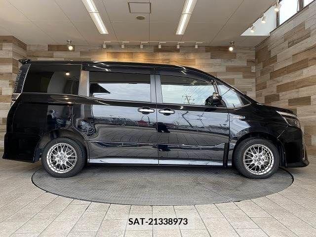 Toyota VOXY HYBRID 2018-12 339771-13