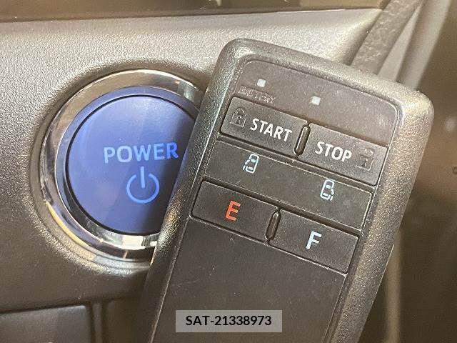 Toyota VOXY HYBRID 2018-12 339771-9