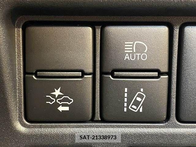 Toyota VOXY HYBRID 2018-12 339771-7