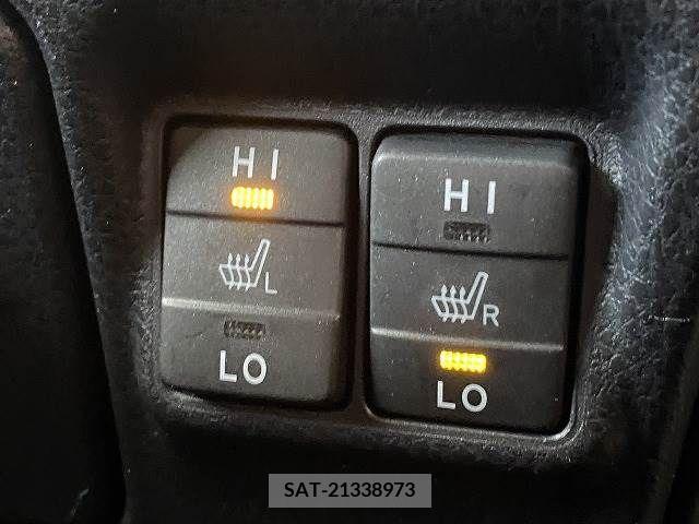 Toyota VOXY HYBRID 2018-12 339771-5