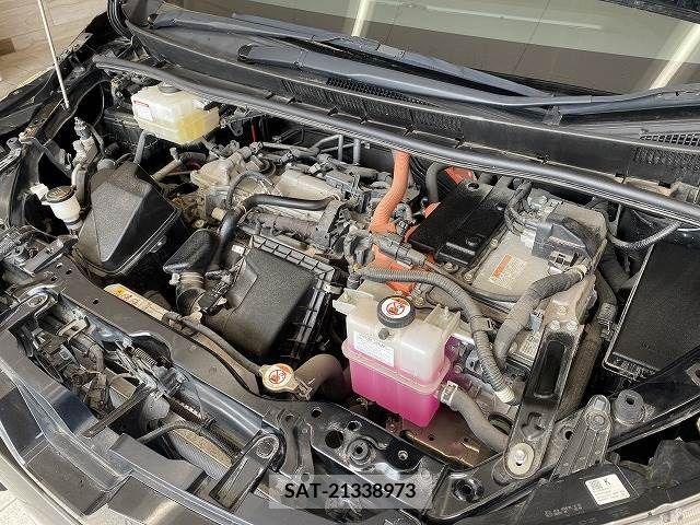 Toyota VOXY HYBRID 2018-12 339771-17