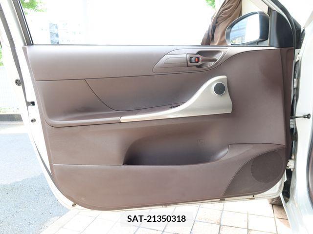 Toyota IQ 2010-05 308677-21