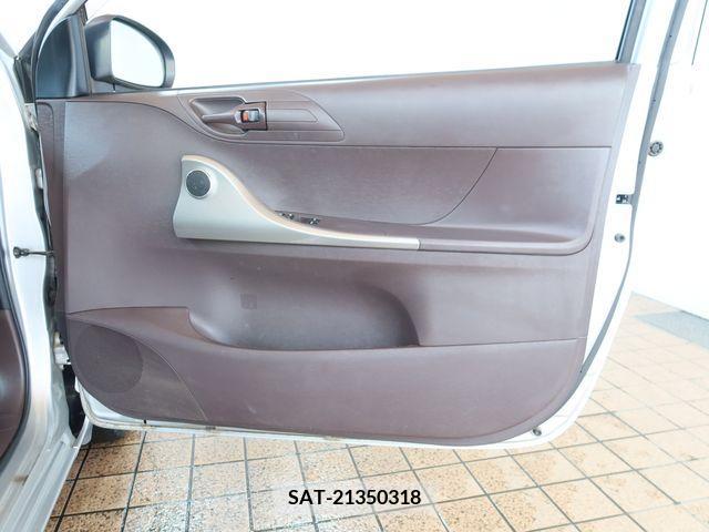 Toyota IQ 2010-05 308677-19