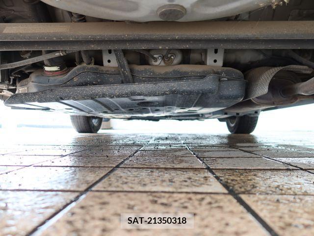 Toyota IQ 2010-05 308677-17