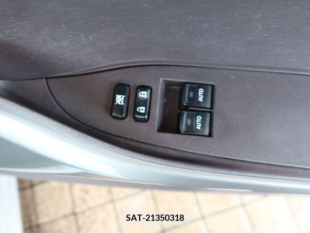 Toyota IQ 2010-05 308677-13