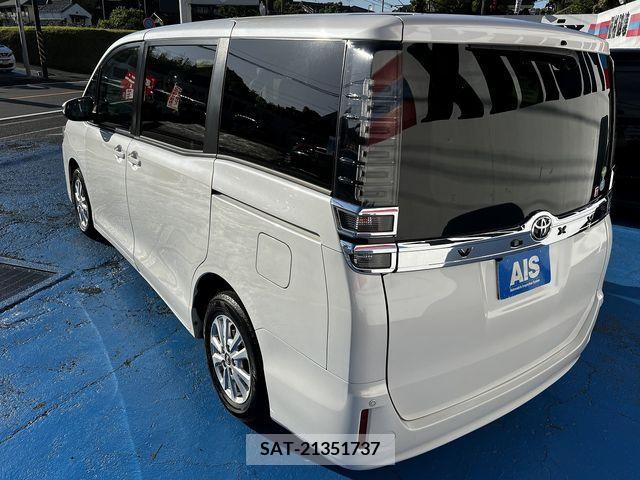 Toyota VOXY 2018-11 289428-5