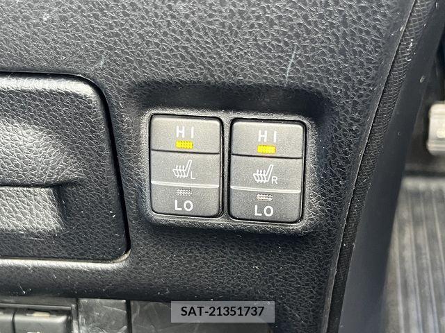 Toyota VOXY 2018-11 289428-26