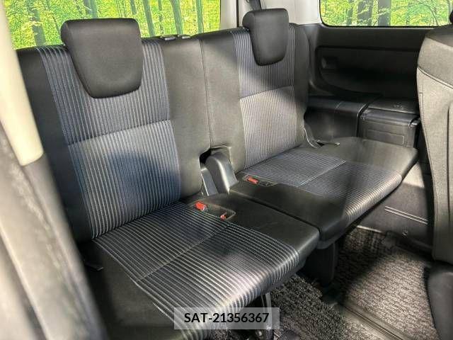 Toyota VOXY 2015-10 321452-9