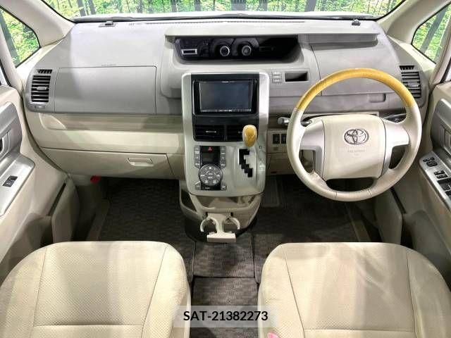 Toyota NOAH 2009-11 279540-1