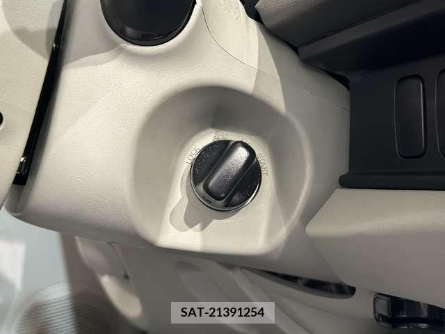 Mitsubishi I 2013-04 269082-16