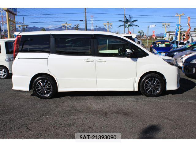 Toyota NOAH 2014-05 208014-4