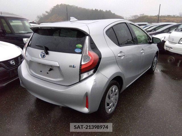 Toyota AQUA 2018-06 212848-1