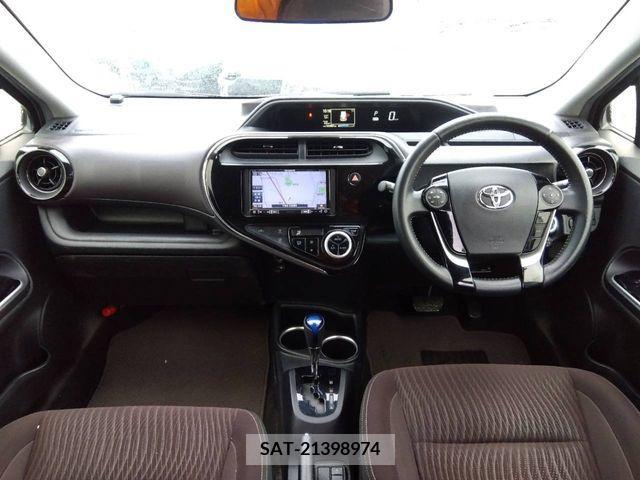 Toyota AQUA 2018-06 212848-3