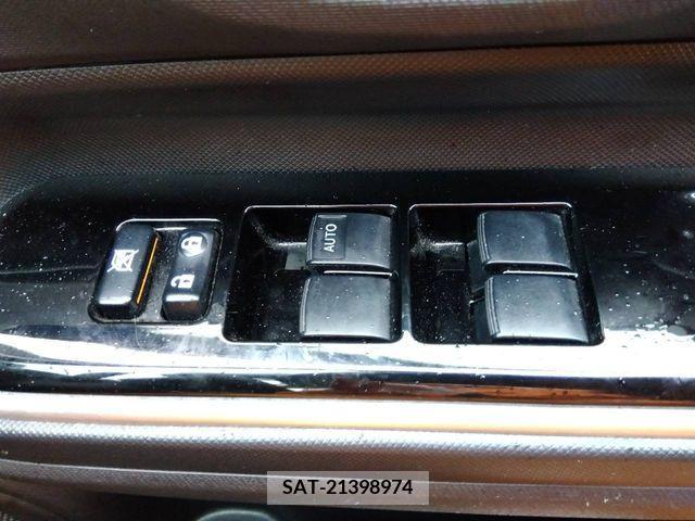 Toyota AQUA 2018-06 212848-6