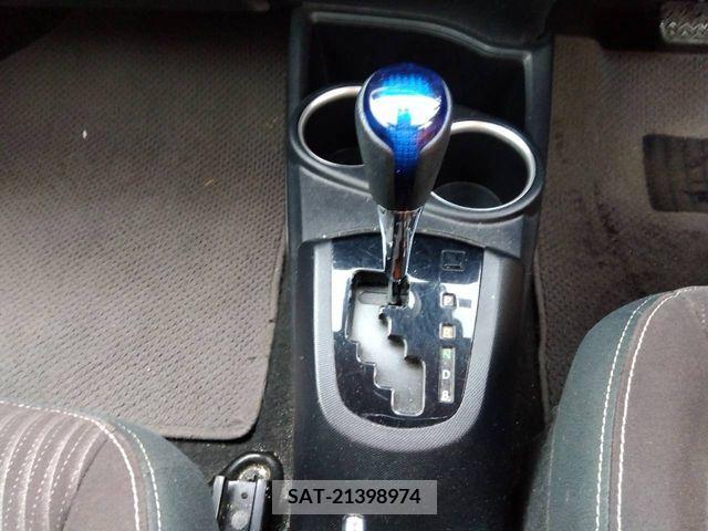 Toyota AQUA 2018-06 212848-9