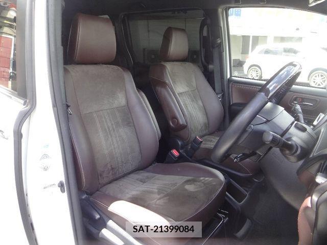Toyota ESQUIRE 2017-10 321532-5