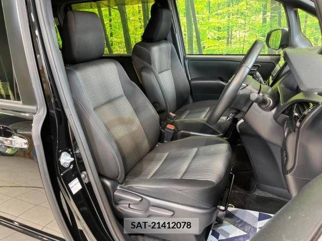 Toyota VOXY 2020-04 321677-8