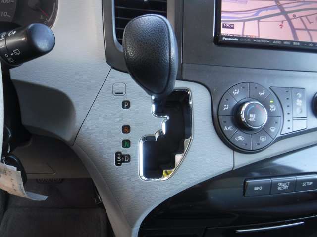 Toyota SIENNA 2010-10 53-15