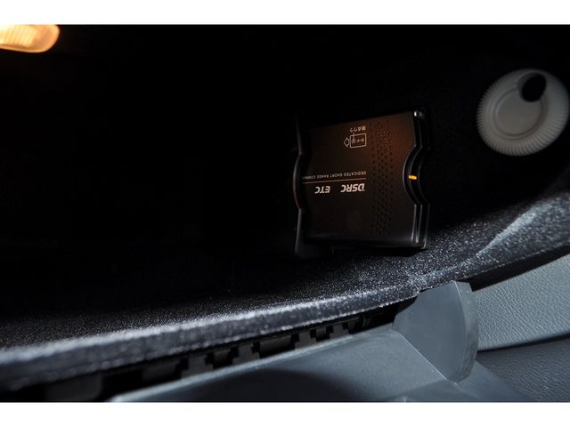 Mercedes Benz E-CLASS 2014-12 219-21