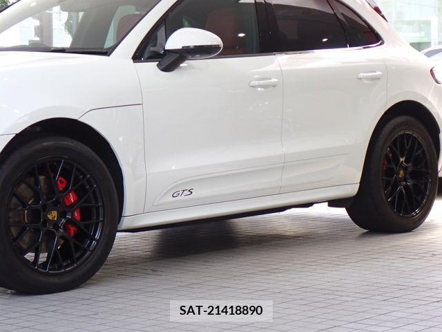 Porsche MACAN 2021-11 366240-25
