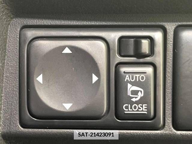 Nissan JUKE 2011-12 379439-7
