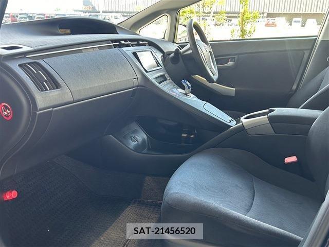 Toyota PRIUS 2013-09 341863-6
