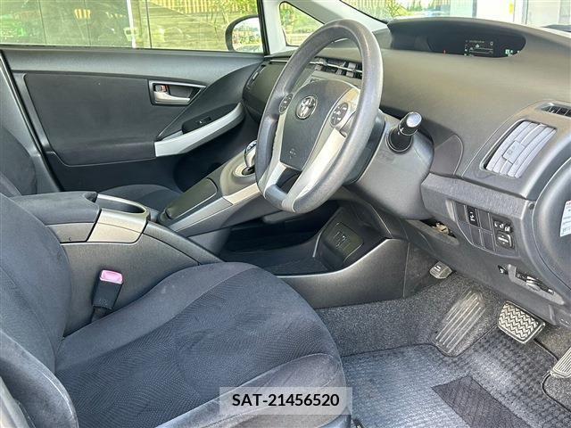Toyota PRIUS 2013-09 341863-5