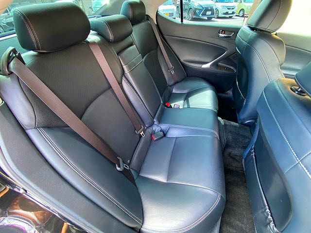 Lexus IS 2012-01 19398-3