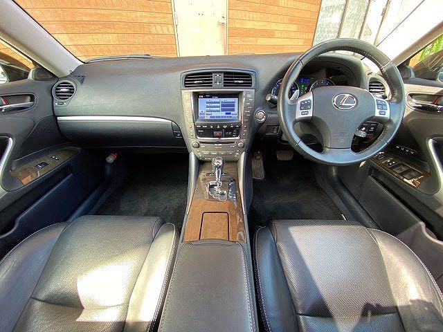 Lexus IS 2012-01 19398-1