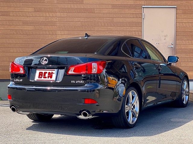 Lexus IS 2012-01 19398-2
