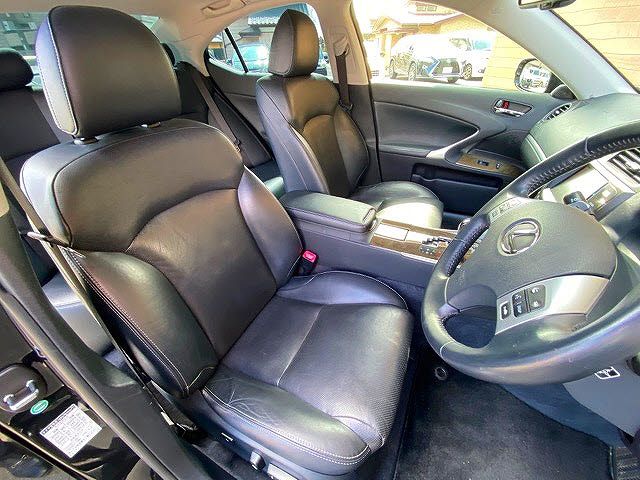 Lexus IS 2012-01 19398-9