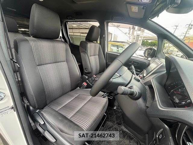 Toyota VOXY 2017-10 289017-4