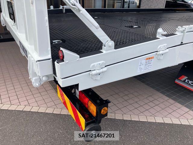 Mitsubishi CANTER 2023-01 209883-7