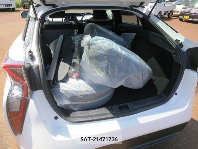 Toyota PRIUS 2016-07 282266-8