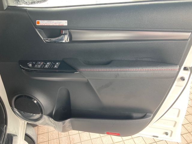 Toyota HILUX 2023-06 8353-16