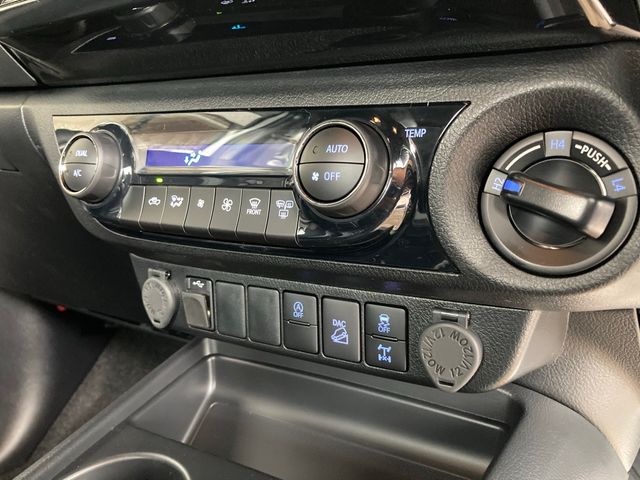 Toyota HILUX 2023-06 8353-23
