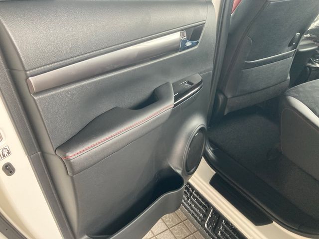 Toyota HILUX 2023-06 8353-27