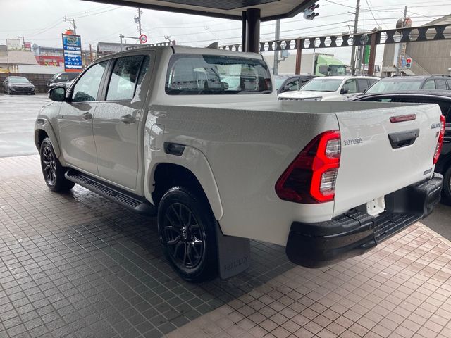 Toyota HILUX 2023-06 8353-6