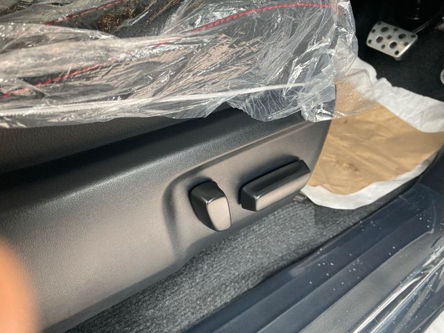 Toyota HILUX 2023-06 8353-17