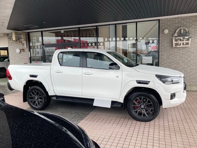 Toyota HILUX 2023-06 8353-3