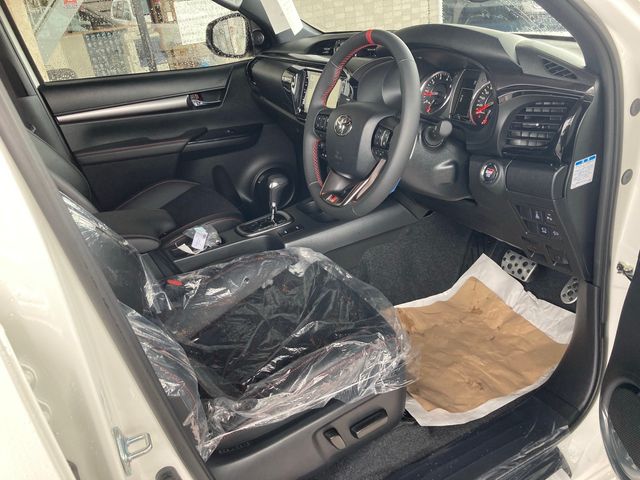 Toyota HILUX 2023-06 8353-14