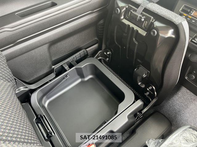 Suzuki HUSTLER 2024-04 379553-25
